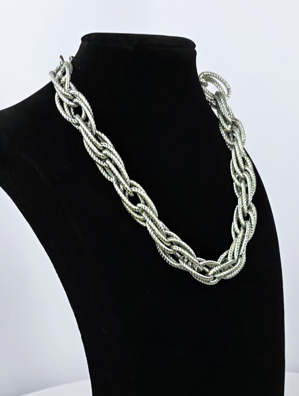 💎Silver Tone Textured Chain Link Statement Necklace Chunky Modern EUC - Picture 2 of 4